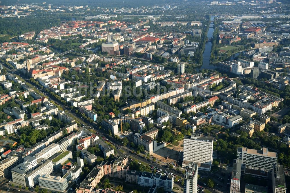 Luftaufnahme Berlin - Baustelle für den Neubau Deutsche Bank Campus an der Otto-Suhr-Allee im Stadtteil Charlottenburg von Berlin