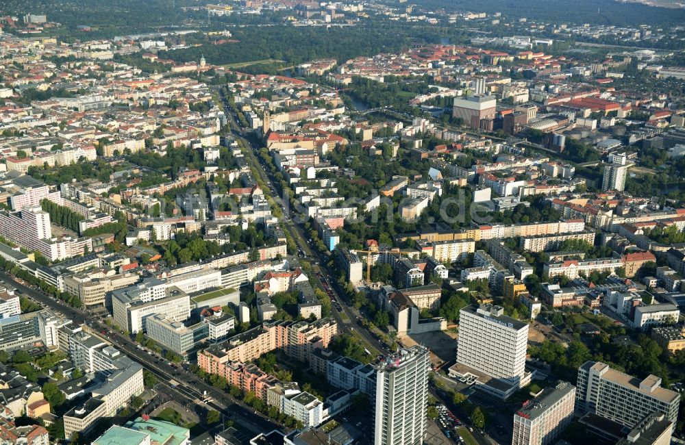 Berlin von oben - Baustelle für den Neubau Deutsche Bank Campus an der Otto-Suhr-Allee im Stadtteil Charlottenburg von Berlin