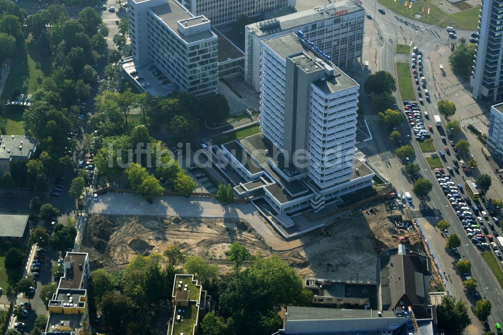 Berlin aus der Vogelperspektive: Baustelle für den Neubau Deutsche Bank Campus an der Otto-Suhr-Allee im Stadtteil Charlottenburg von Berlin