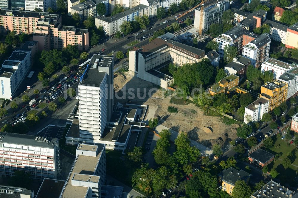 Luftbild Berlin - Baustelle für den Neubau Deutsche Bank Campus an der Otto-Suhr-Allee im Stadtteil Charlottenburg von Berlin