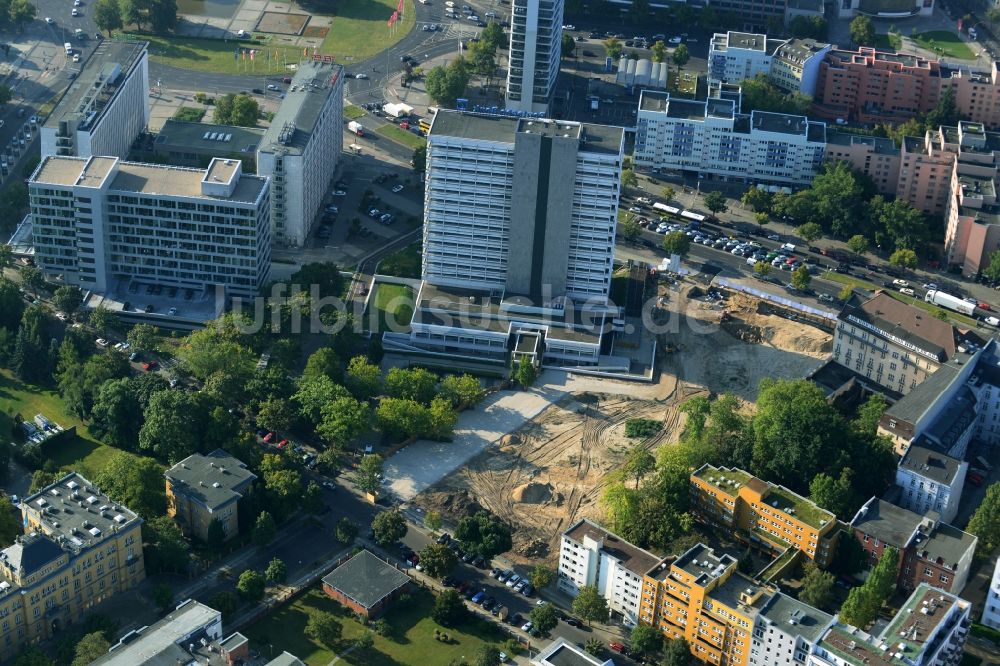 Luftbild Berlin - Baustelle für den Neubau Deutsche Bank Campus an der Otto-Suhr-Allee im Stadtteil Charlottenburg von Berlin