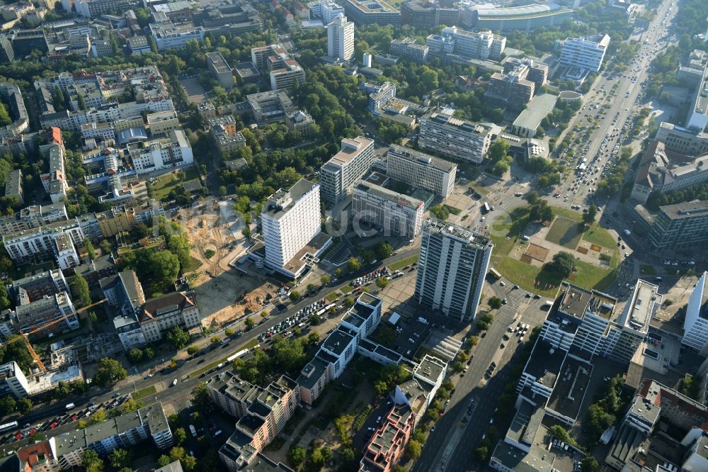 Berlin von oben - Baustelle für den Neubau Deutsche Bank Campus an der Otto-Suhr-Allee im Stadtteil Charlottenburg von Berlin