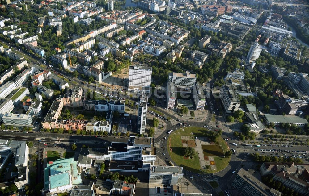 Berlin aus der Vogelperspektive: Baustelle für den Neubau Deutsche Bank Campus an der Otto-Suhr-Allee im Stadtteil Charlottenburg von Berlin