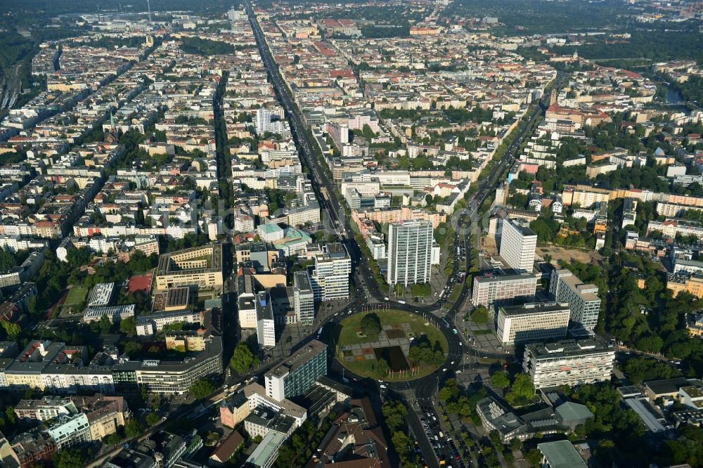 Berlin von oben - Baustelle für den Neubau Deutsche Bank Campus an der Otto-Suhr-Allee im Stadtteil Charlottenburg von Berlin