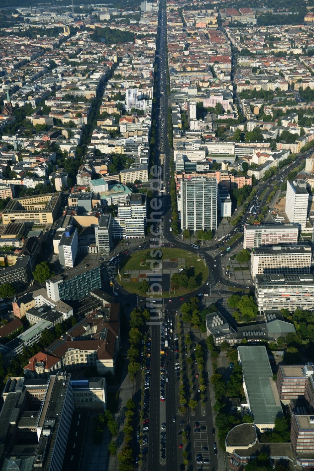 Berlin aus der Vogelperspektive: Baustelle für den Neubau Deutsche Bank Campus an der Otto-Suhr-Allee im Stadtteil Charlottenburg von Berlin