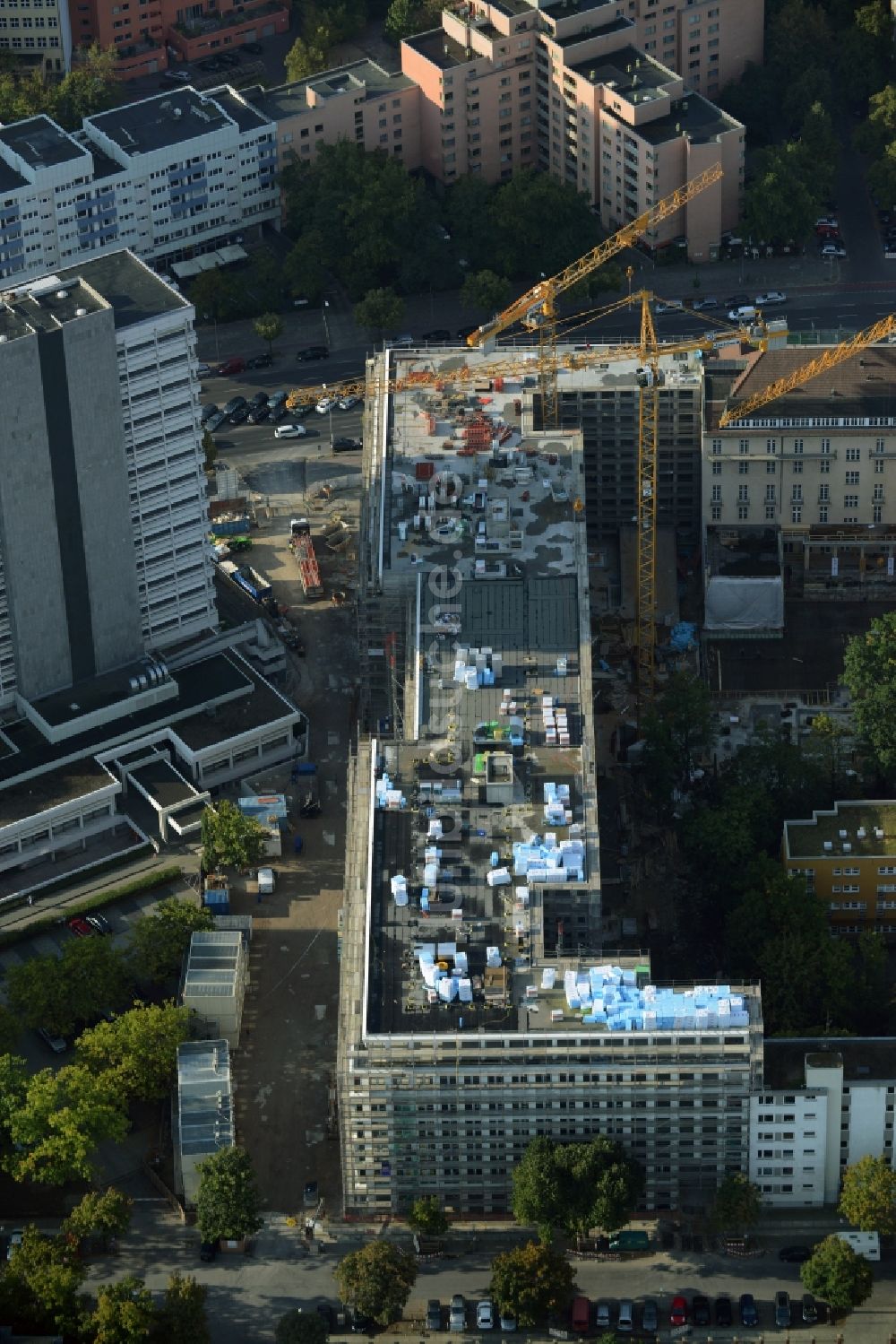 Luftaufnahme Berlin - Baustelle für den Neubau Deutsche Bank Campus an der Otto-Suhr-Allee im Stadtteil Charlottenburg von Berlin