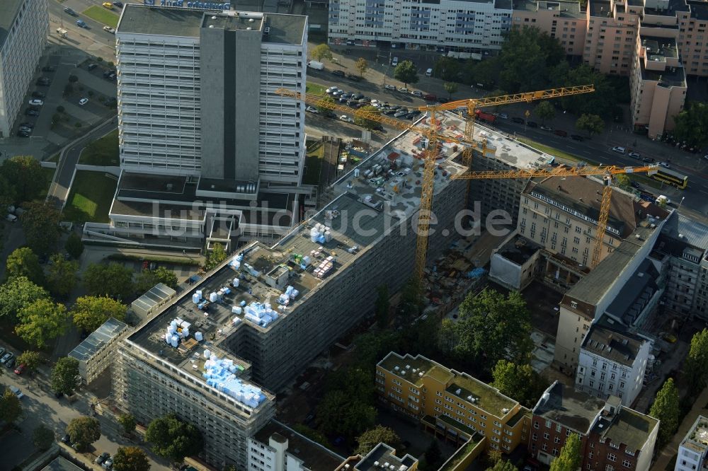 Luftaufnahme Berlin - Baustelle für den Neubau Deutsche Bank Campus an der Otto-Suhr-Allee im Stadtteil Charlottenburg von Berlin