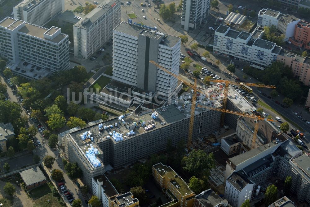 Berlin von oben - Baustelle für den Neubau Deutsche Bank Campus an der Otto-Suhr-Allee im Stadtteil Charlottenburg von Berlin