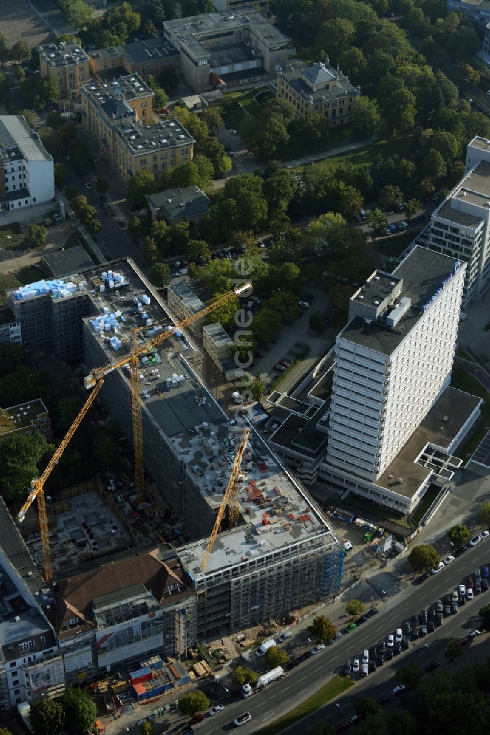 Luftaufnahme Berlin - Baustelle für den Neubau Deutsche Bank Campus an der Otto-Suhr-Allee im Stadtteil Charlottenburg von Berlin