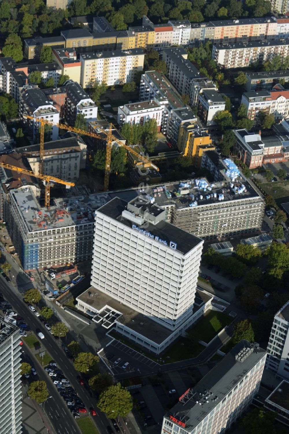 Berlin von oben - Baustelle für den Neubau Deutsche Bank Campus an der Otto-Suhr-Allee im Stadtteil Charlottenburg von Berlin