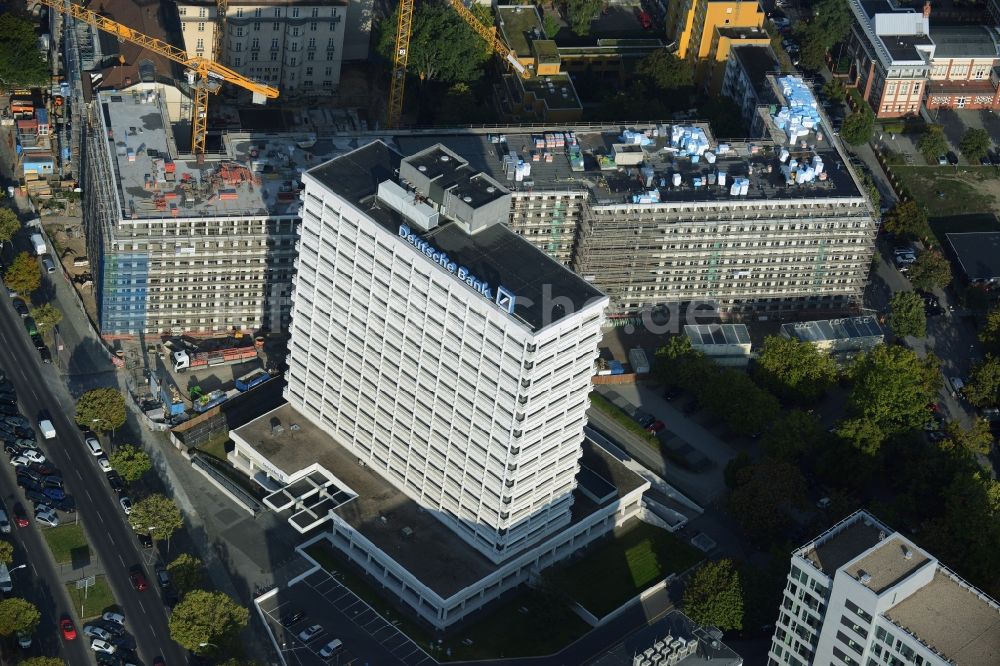 Berlin aus der Vogelperspektive: Baustelle für den Neubau Deutsche Bank Campus an der Otto-Suhr-Allee im Stadtteil Charlottenburg von Berlin