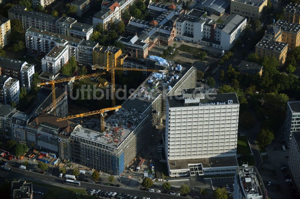 Berlin von oben - Baustelle für den Neubau Deutsche Bank Campus an der Otto-Suhr-Allee im Stadtteil Charlottenburg von Berlin