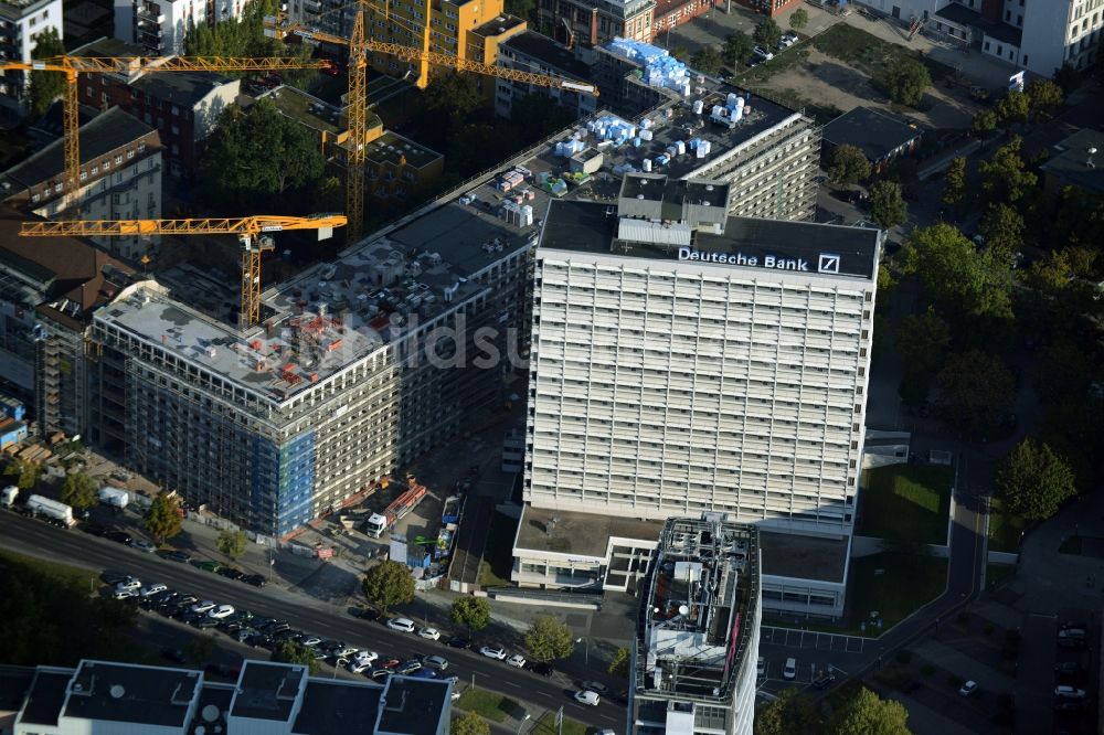 Berlin aus der Vogelperspektive: Baustelle für den Neubau Deutsche Bank Campus an der Otto-Suhr-Allee im Stadtteil Charlottenburg von Berlin