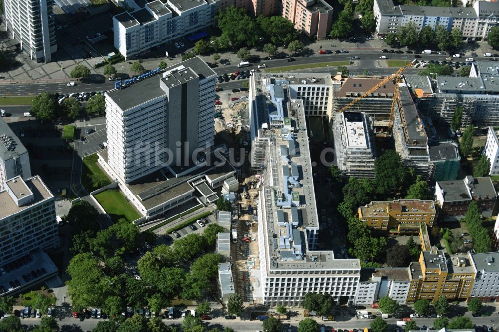 Luftaufnahme Berlin - Baustelle für den Neubau Deutsche Bank Campus an der Otto-Suhr-Allee im Stadtteil Charlottenburg von Berlin