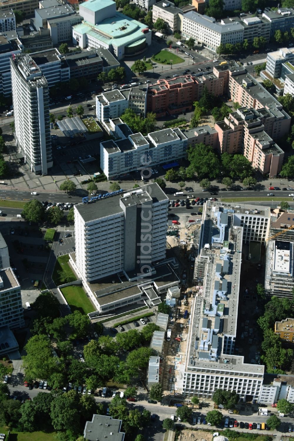 Berlin aus der Vogelperspektive: Baustelle für den Neubau Deutsche Bank Campus an der Otto-Suhr-Allee im Stadtteil Charlottenburg von Berlin