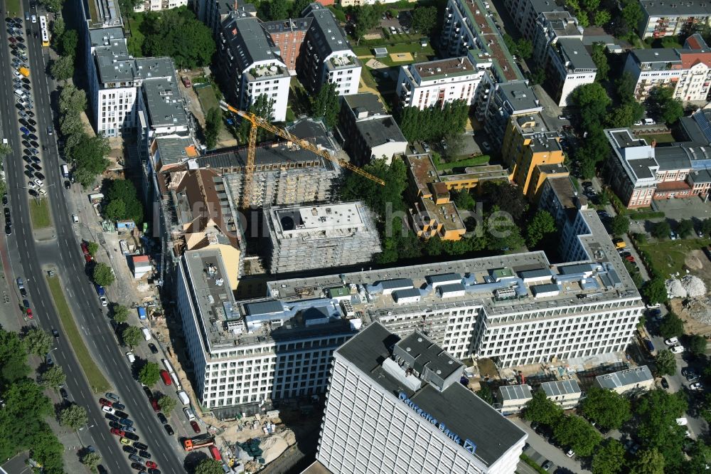 Luftaufnahme Berlin - Baustelle für den Neubau Deutsche Bank Campus an der Otto-Suhr-Allee im Stadtteil Charlottenburg von Berlin