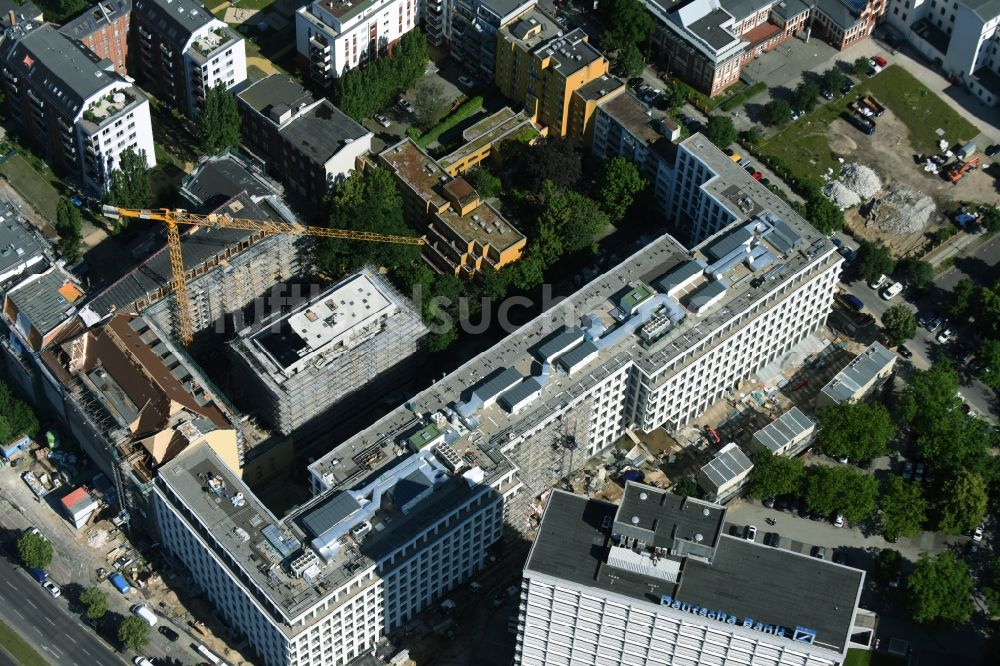 Berlin von oben - Baustelle für den Neubau Deutsche Bank Campus an der Otto-Suhr-Allee im Stadtteil Charlottenburg von Berlin