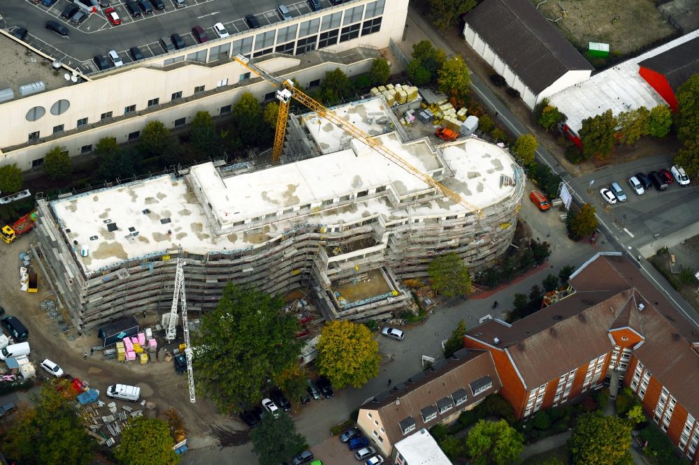 Wolfsburg aus der Vogelperspektive: Baustelle der Neubau- Gebäude des Altersheim - Seniorenresidenz am Antonius-Holling-Weg in Wolfsburg im Bundesland Niedersachsen, Deutschland