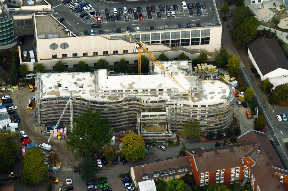 Luftaufnahme Wolfsburg - Baustelle der Neubau- Gebäude des Altersheim - Seniorenresidenz am Antonius-Holling-Weg in Wolfsburg im Bundesland Niedersachsen, Deutschland