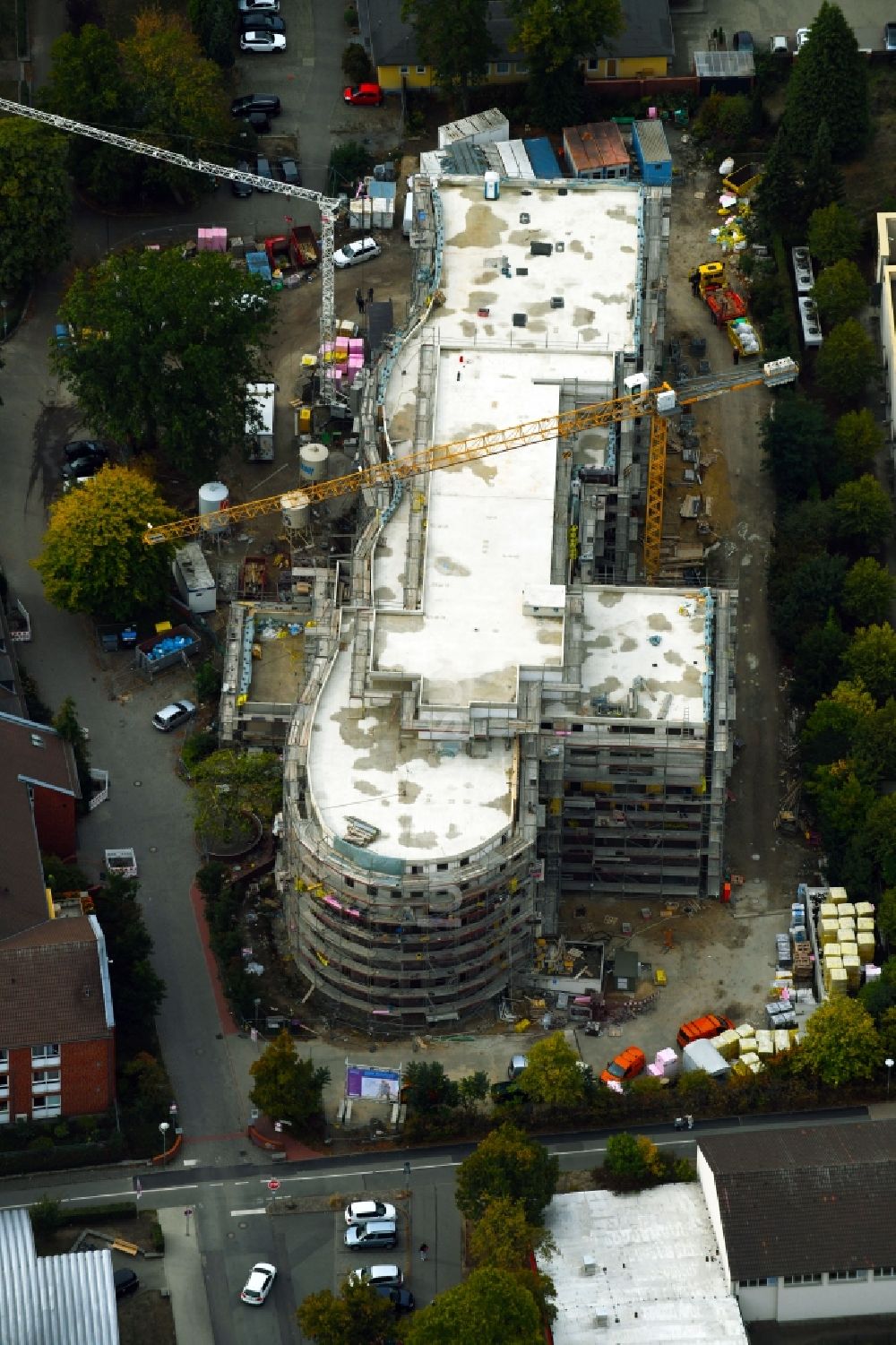 Luftaufnahme Wolfsburg - Baustelle der Neubau- Gebäude des Altersheim - Seniorenresidenz am Antonius-Holling-Weg in Wolfsburg im Bundesland Niedersachsen, Deutschland