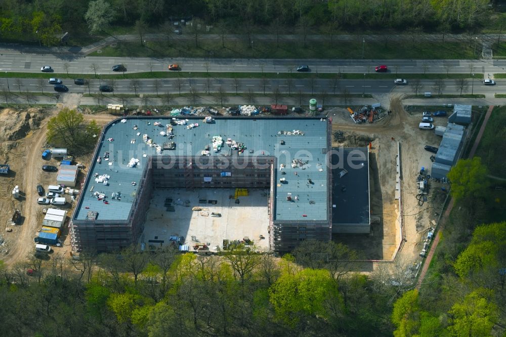 Berlin von oben - Baustelle der Neubau- Gebäude des Altersheim - Seniorenresidenz Blumberger Damm Ecke Altentreptower Straße im Ortsteil Marzahn-Hellersdorf in Berlin, Deutschland