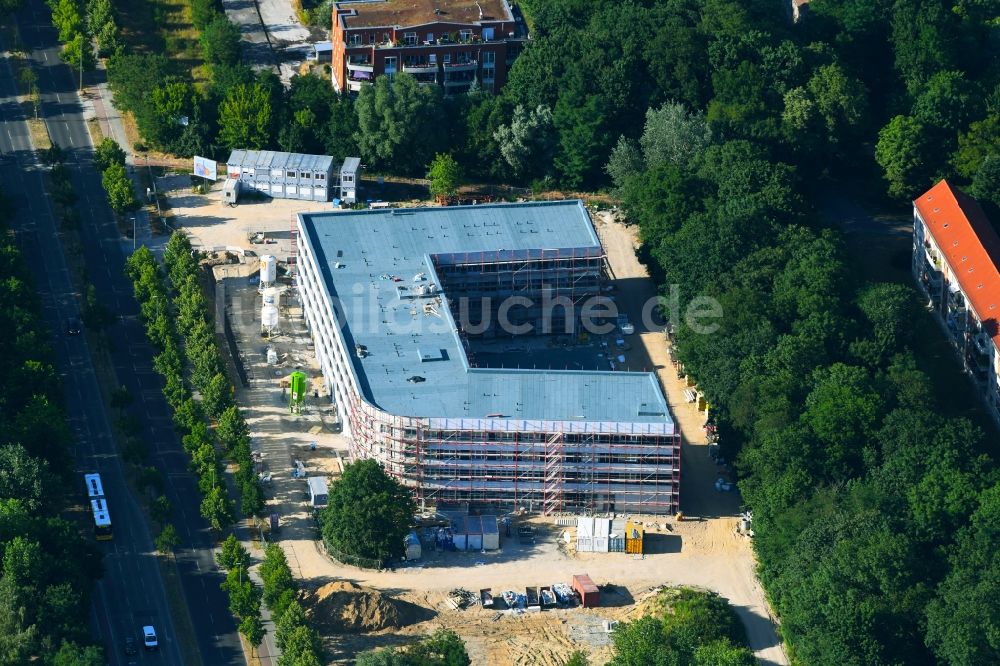 Luftbild Berlin - Baustelle der Neubau- Gebäude des Altersheim - Seniorenresidenz Blumberger Damm in Marzahn in Berlin, Deutschland