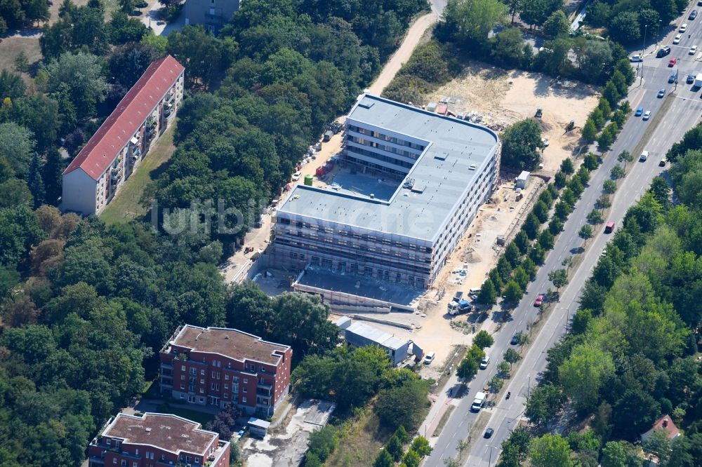 Luftbild Berlin - Baustelle der Neubau- Gebäude des Altersheim - Seniorenresidenz Blumberger Damm in Marzahn in Berlin, Deutschland