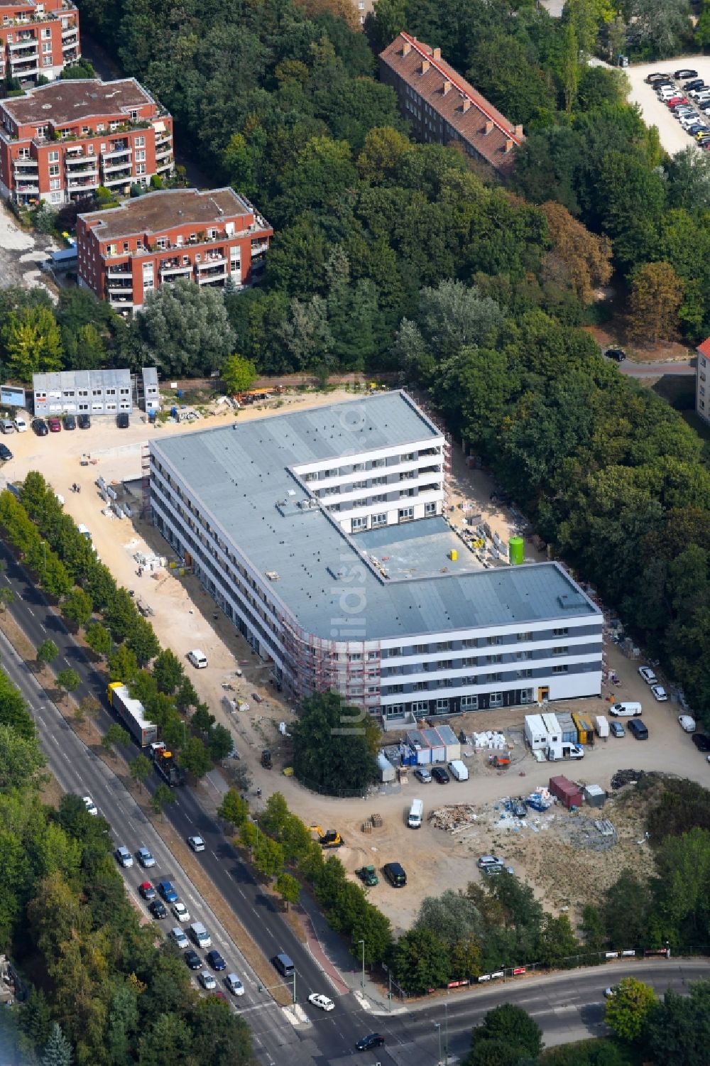 Luftbild Berlin - Baustelle der Neubau- Gebäude des Altersheim - Seniorenresidenz Blumberger Damm in Marzahn in Berlin, Deutschland