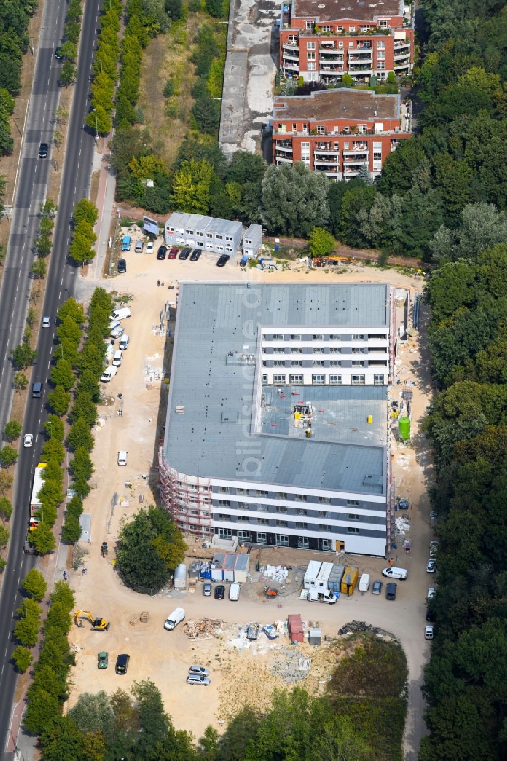 Luftaufnahme Berlin - Baustelle der Neubau- Gebäude des Altersheim - Seniorenresidenz Blumberger Damm in Marzahn in Berlin, Deutschland