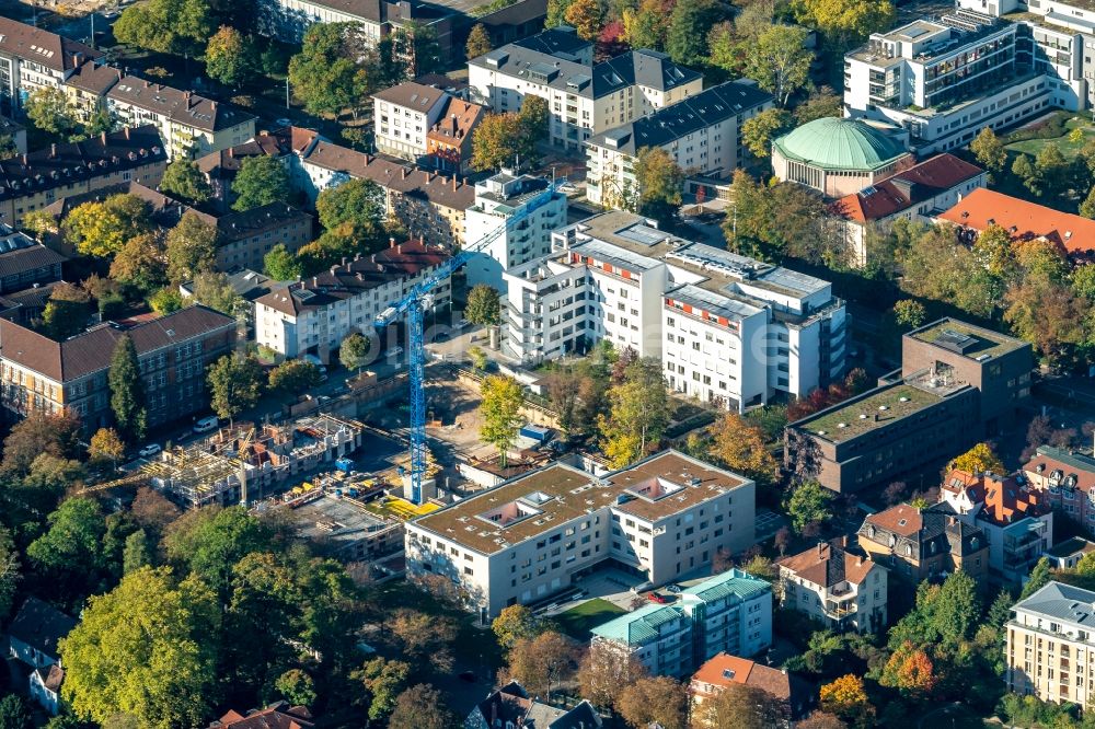 Freiburg im Breisgau aus der Vogelperspektive: Baustelle der Neubau- Gebäude des Altersheim - Seniorenresidenz carolushaus in Freiburg im Breisgau im Bundesland Baden-Württemberg, Deutschland