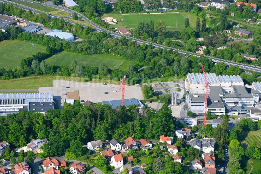 Coburg aus der Vogelperspektive: Baustelle der Neubau- Gebäude des Altersheim - Seniorenresidenz in Coburg im Bundesland Bayern, Deutschland