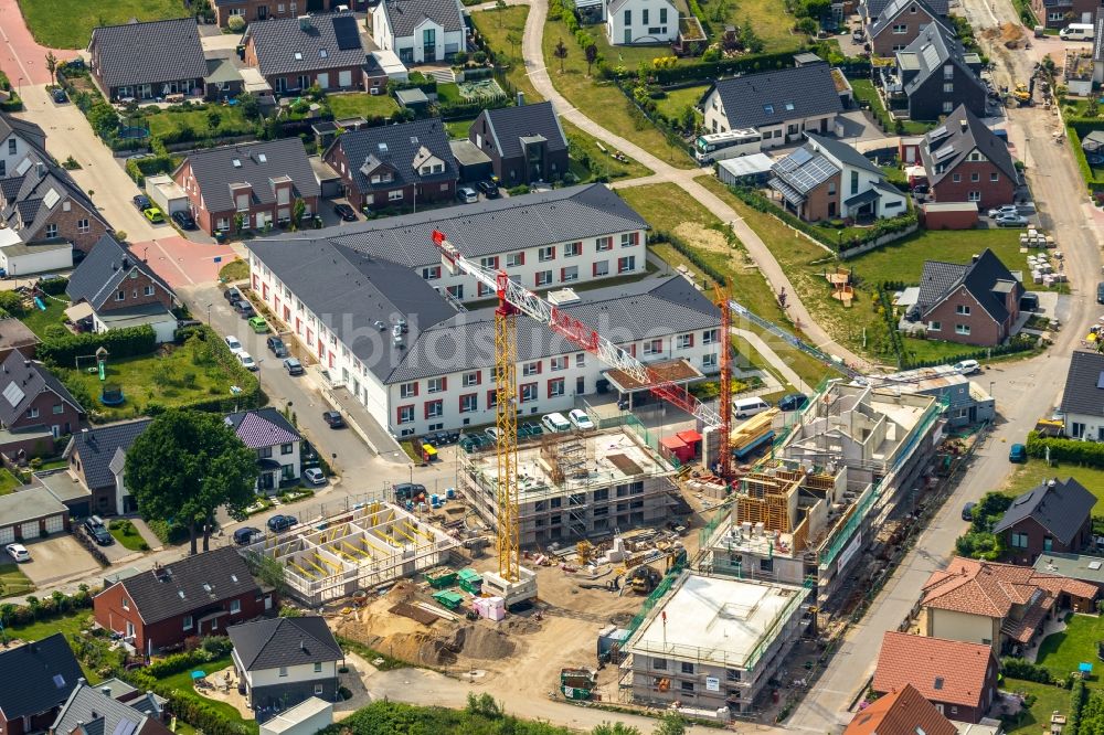 Luftaufnahme Haltern am See - Baustelle der Neubau- Gebäude des Altersheim - Seniorenresidenz am Dietrich-Bonhoeffer-Weg in Haltern am See im Bundesland Nordrhein-Westfalen, Deutschland