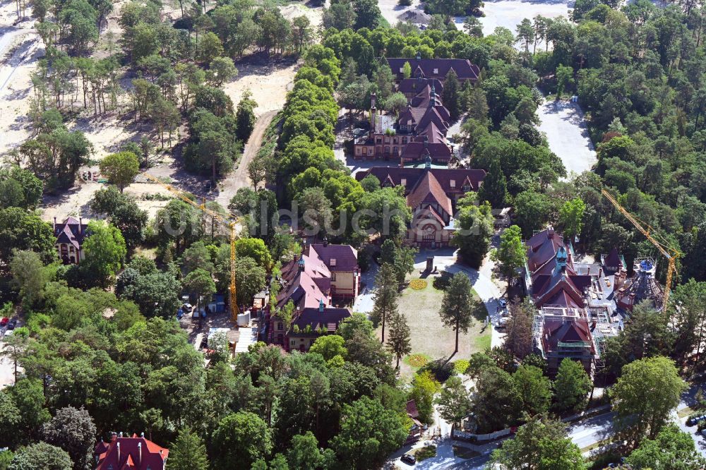 Beelitz aus der Vogelperspektive: Baustelle der Neubau- Gebäude des Altersheim - Seniorenresidenz auf dem Gelände des Sanatorium Beelitz-Heilstätten Straße nach Fichtenwalde in Beelitz im Bundesland Brandenburg, Deutschland