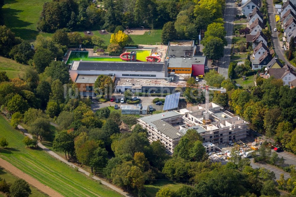 Netphen aus der Vogelperspektive: Baustelle der Neubau- Gebäude des Altersheim - Seniorenresidenz Haus St. Anna in Netphen im Bundesland Nordrhein-Westfalen, Deutschland