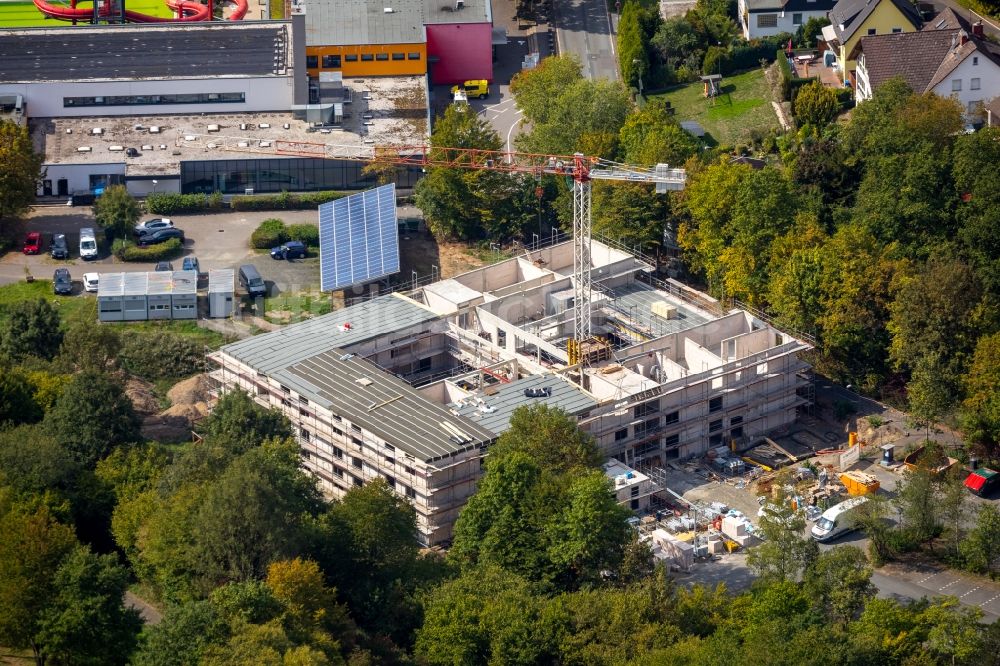 Luftaufnahme Netphen - Baustelle der Neubau- Gebäude des Altersheim - Seniorenresidenz Haus St. Anna in Netphen im Bundesland Nordrhein-Westfalen, Deutschland