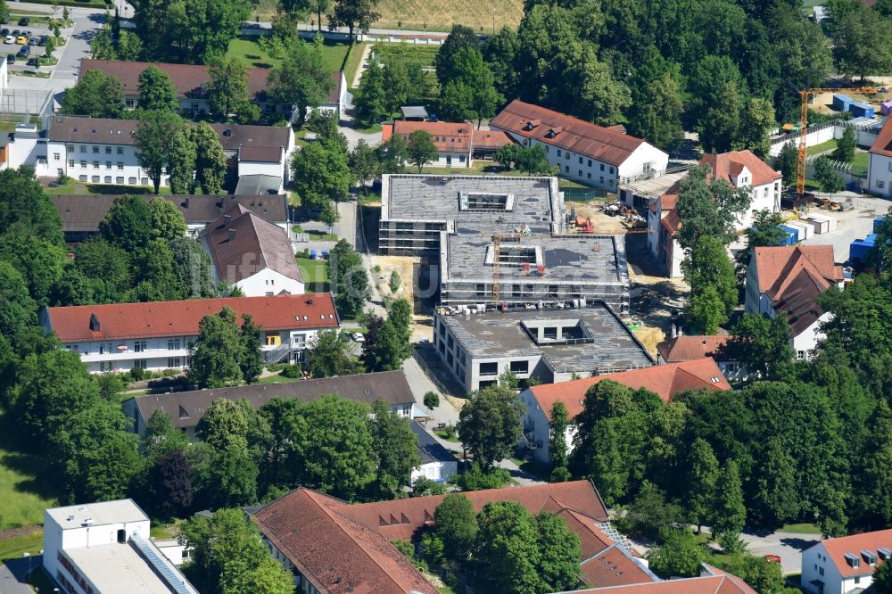 Mainkofen von oben - Baustelle der Neubau- Gebäude des Altersheim - Seniorenresidenz Pflegeheim Mainkofen in Mainkofen im Bundesland Bayern, Deutschland