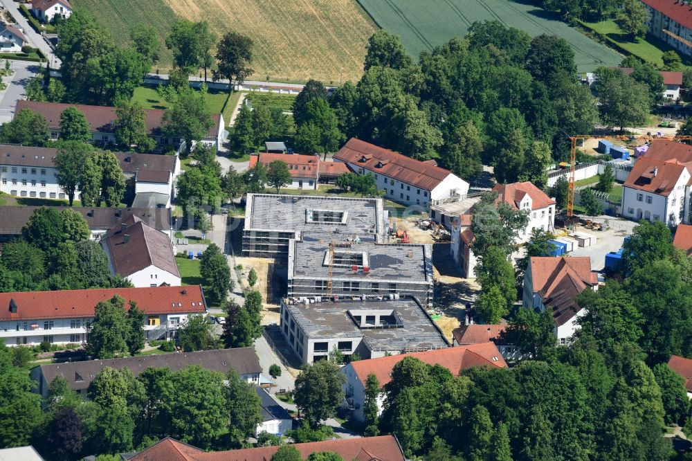 Mainkofen aus der Vogelperspektive: Baustelle der Neubau- Gebäude des Altersheim - Seniorenresidenz Pflegeheim Mainkofen in Mainkofen im Bundesland Bayern, Deutschland