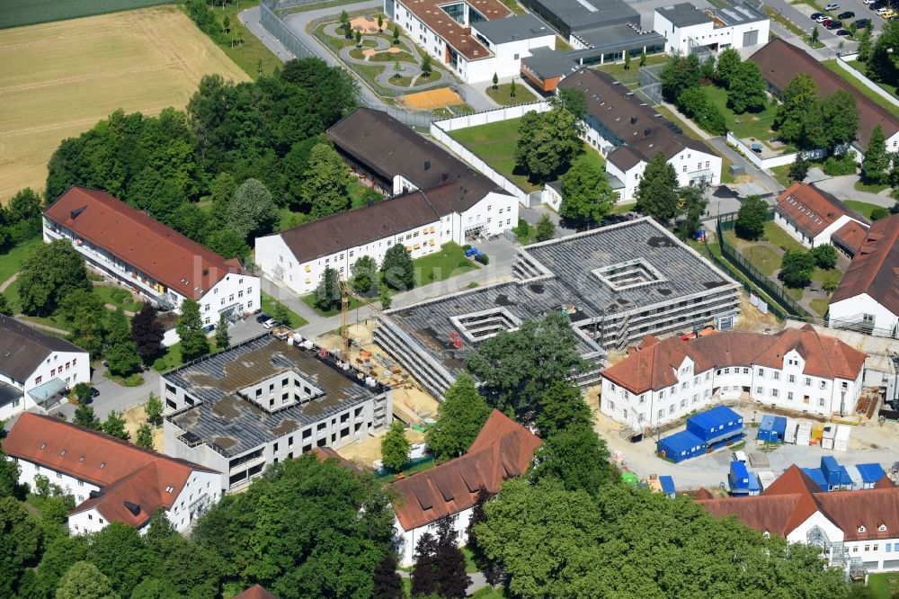 Luftaufnahme Mainkofen - Baustelle der Neubau- Gebäude des Altersheim - Seniorenresidenz Pflegeheim Mainkofen in Mainkofen im Bundesland Bayern, Deutschland