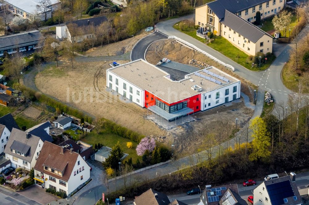 Luftaufnahme Arnsberg - Baustelle vom Neubau eines Seniorenzentrums in Arnsberg im Bundesland Nordrhein-Westfalen, Deutschland