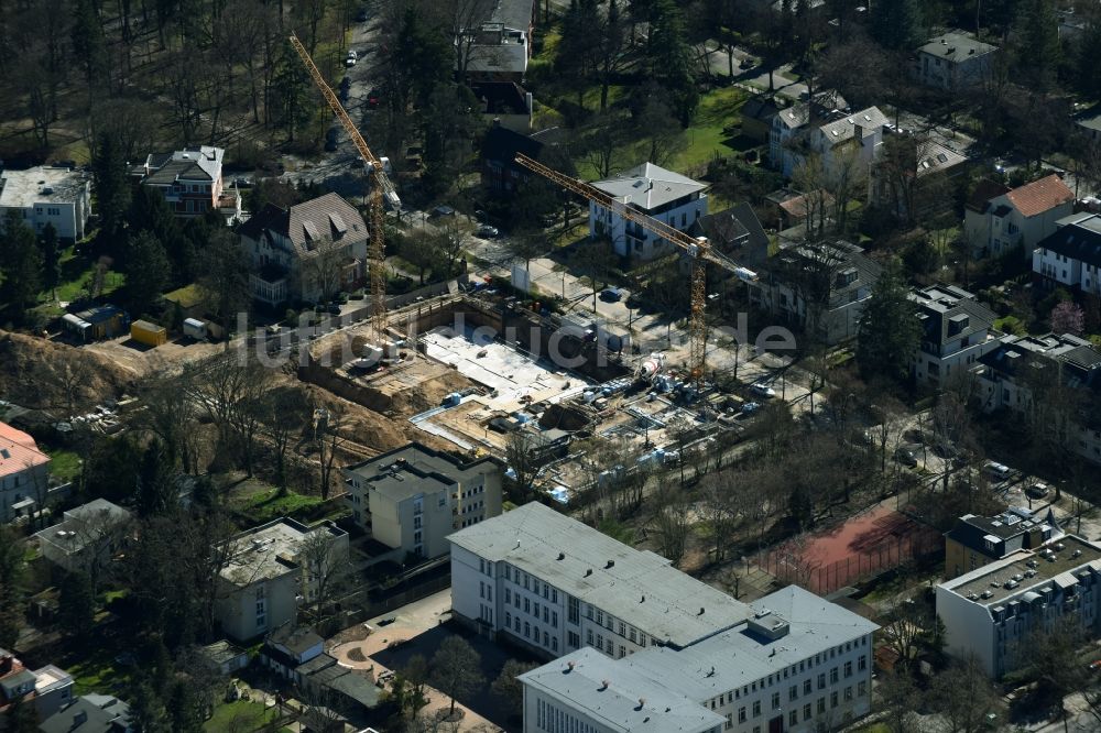 Berlin von oben - Baustelle vom Neubau eines Seniorenzentrums in Berlin-Lichterfelde