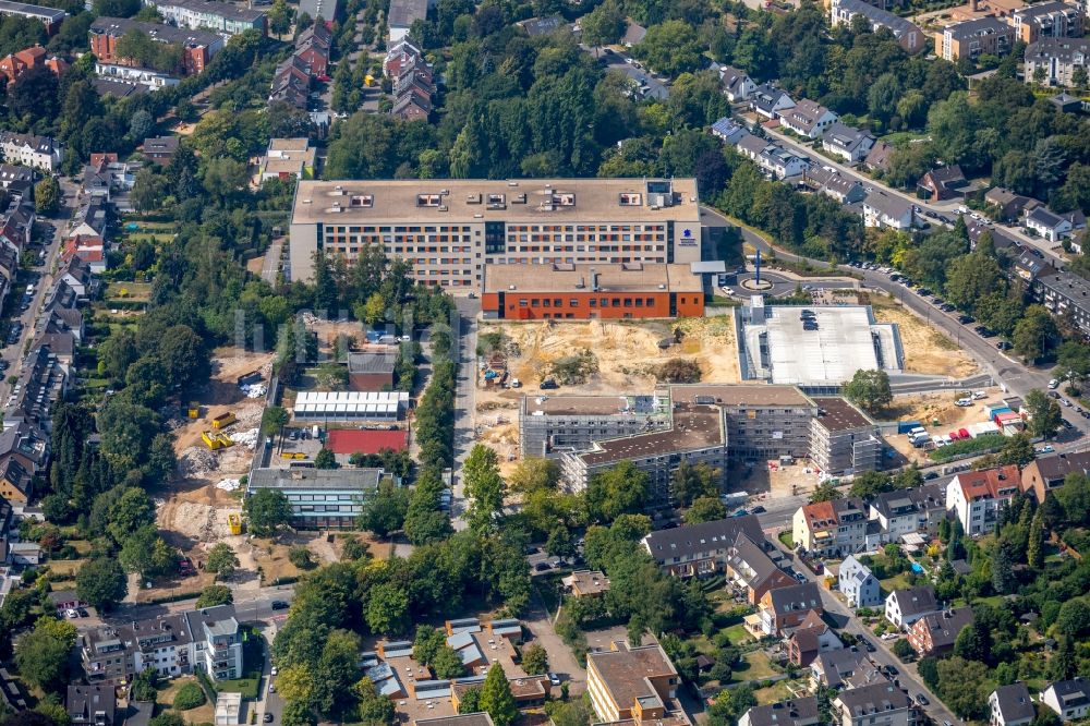 Düsseldorf aus der Vogelperspektive: Baustelle vom Neubau eines Seniorenzentrums in Düsseldorf im Bundesland Nordrhein-Westfalen, Deutschland