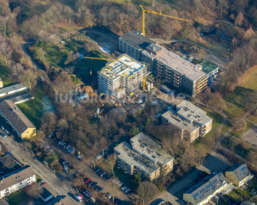 Mülheim an der Ruhr aus der Vogelperspektive: Baustelle vom Neubau eines Seniorenzentrums im Ortsteil Dümpten in Mülheim an der Ruhr im Bundesland Nordrhein-Westfalen