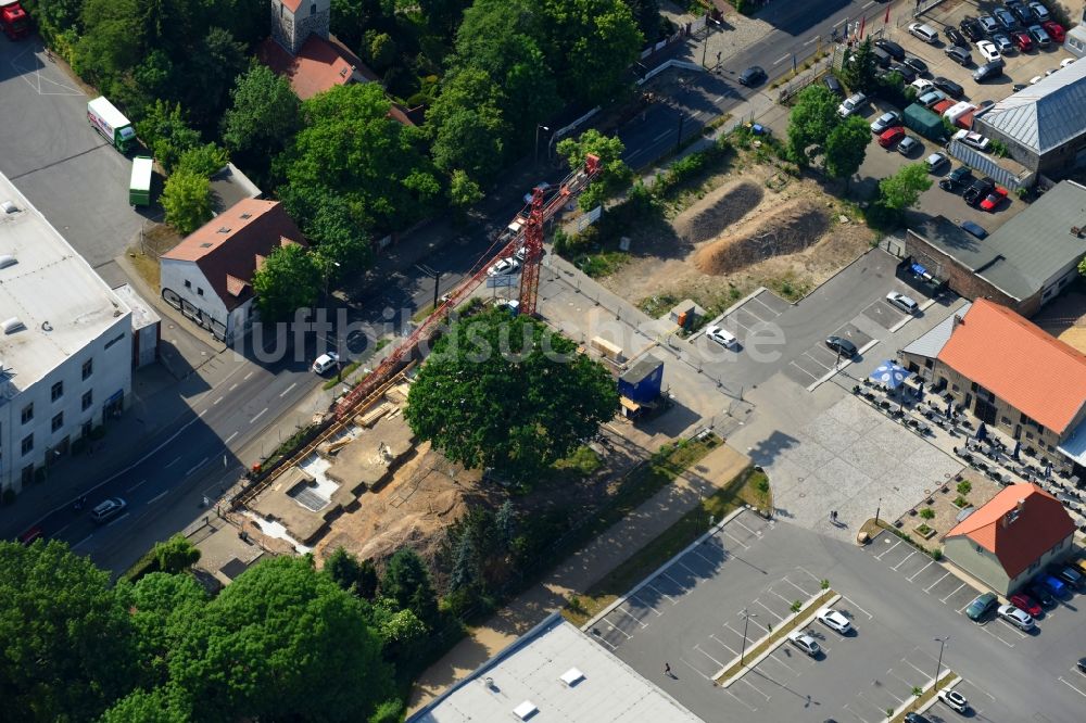 Berlin aus der Vogelperspektive: Baustelle vom Neubau eines Seniorenzentrums im Ortsteil Mahlsdorf in Berlin, Deutschland