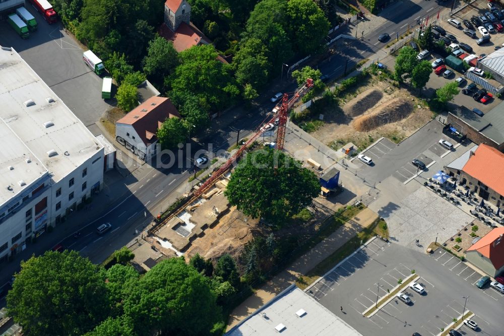 Luftbild Berlin - Baustelle vom Neubau eines Seniorenzentrums im Ortsteil Mahlsdorf in Berlin, Deutschland