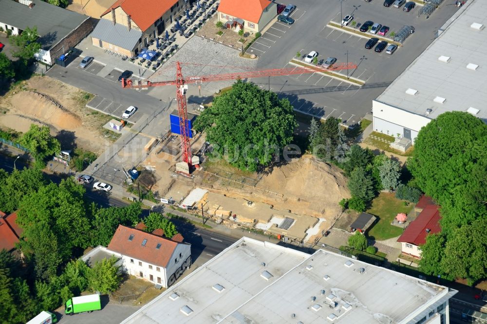 Luftaufnahme Berlin - Baustelle vom Neubau eines Seniorenzentrums im Ortsteil Mahlsdorf in Berlin, Deutschland