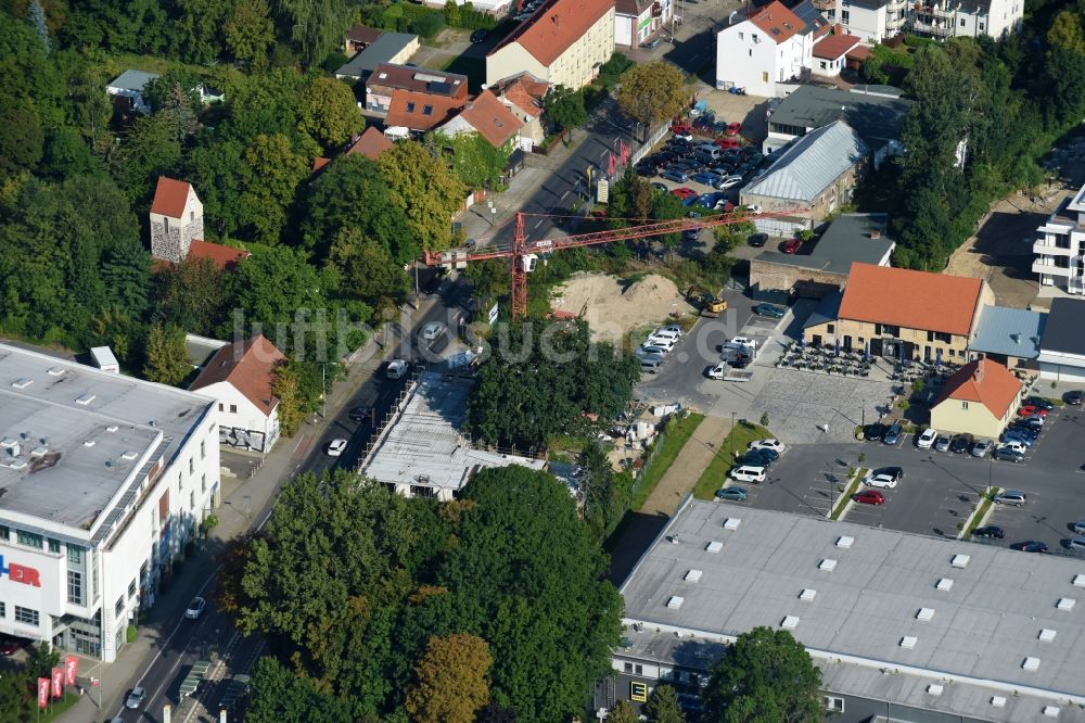 Berlin von oben - Baustelle vom Neubau eines Seniorenzentrums im Ortsteil Mahlsdorf in Berlin, Deutschland