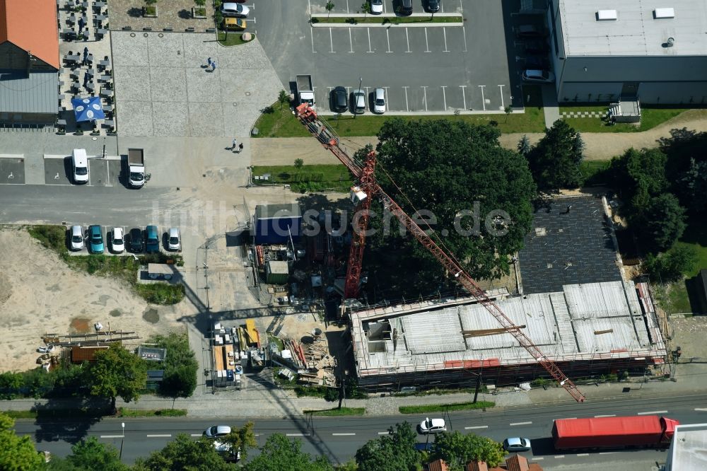 Luftaufnahme Berlin - Baustelle vom Neubau eines Seniorenzentrums im Ortsteil Mahlsdorf in Berlin, Deutschland