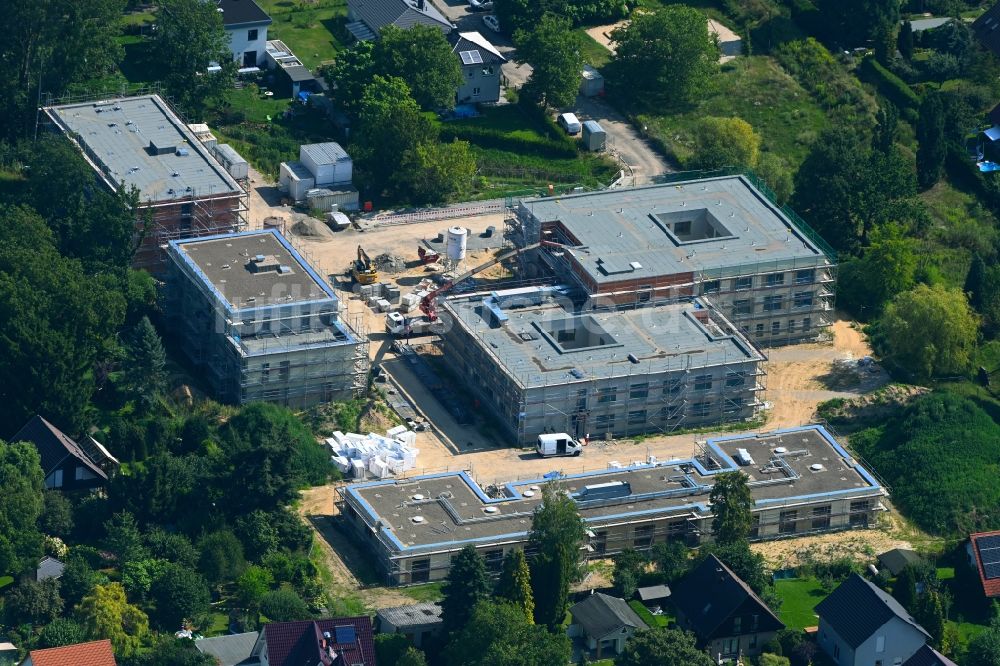 Berlin von oben - Baustelle vom Neubau eines Seniorenzentrums im Ortsteil Mahlsdorf in Berlin, Deutschland