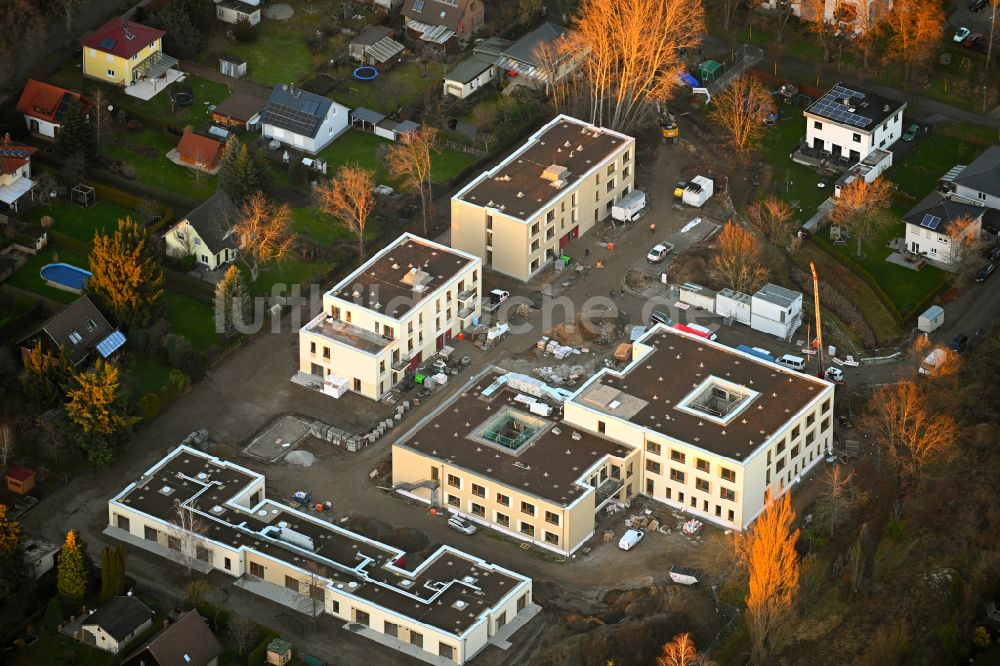 Berlin von oben - Baustelle vom Neubau eines Seniorenzentrums im Ortsteil Mahlsdorf in Berlin, Deutschland