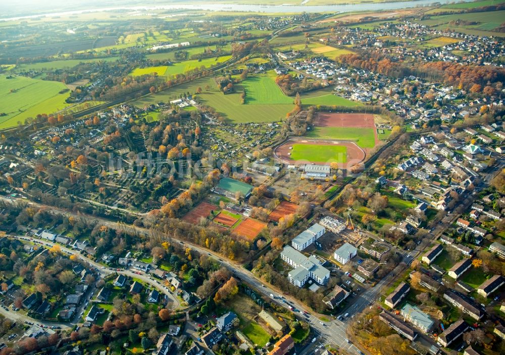 Dinslaken aus der Vogelperspektive: Baustelle vom Neubau eines Seniorenzentrums im Ortsteil Ruhr Metropolitan Area in Dinslaken im Bundesland Nordrhein-Westfalen